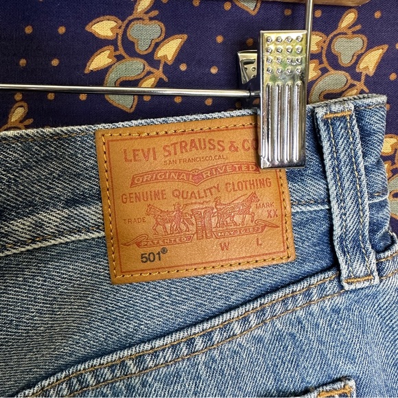 Levi’s 501 high waisted jean shorts - Picture 7 of 10